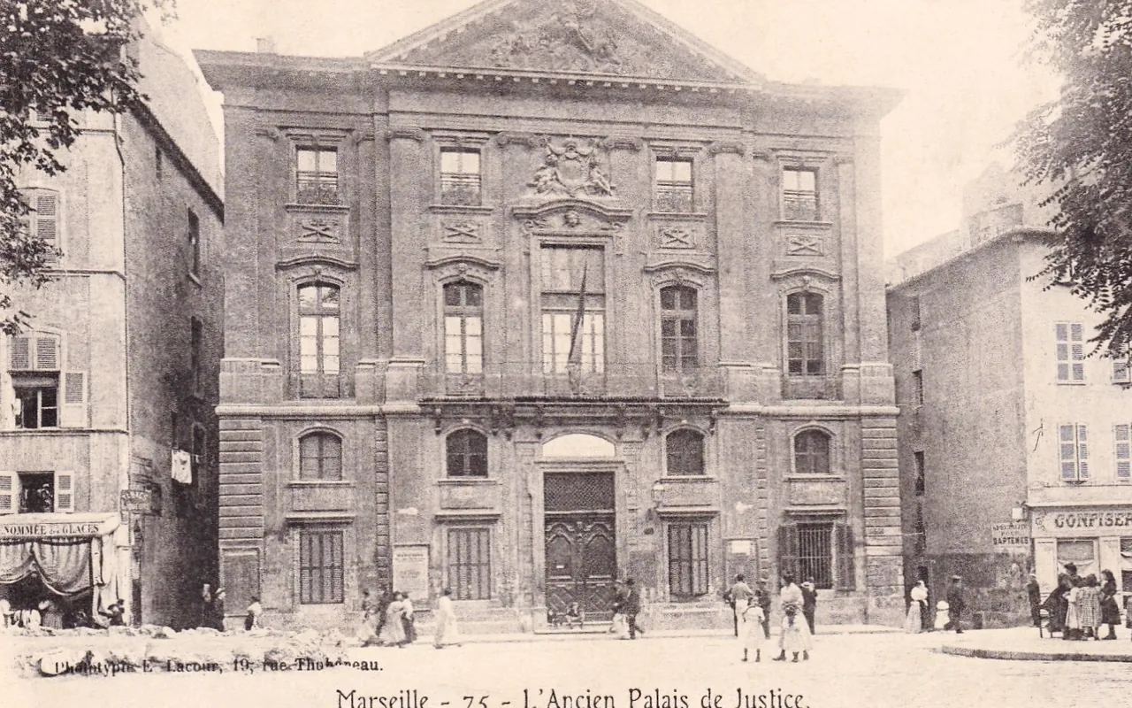 Façade de l'ancien palais de justice de Marseille