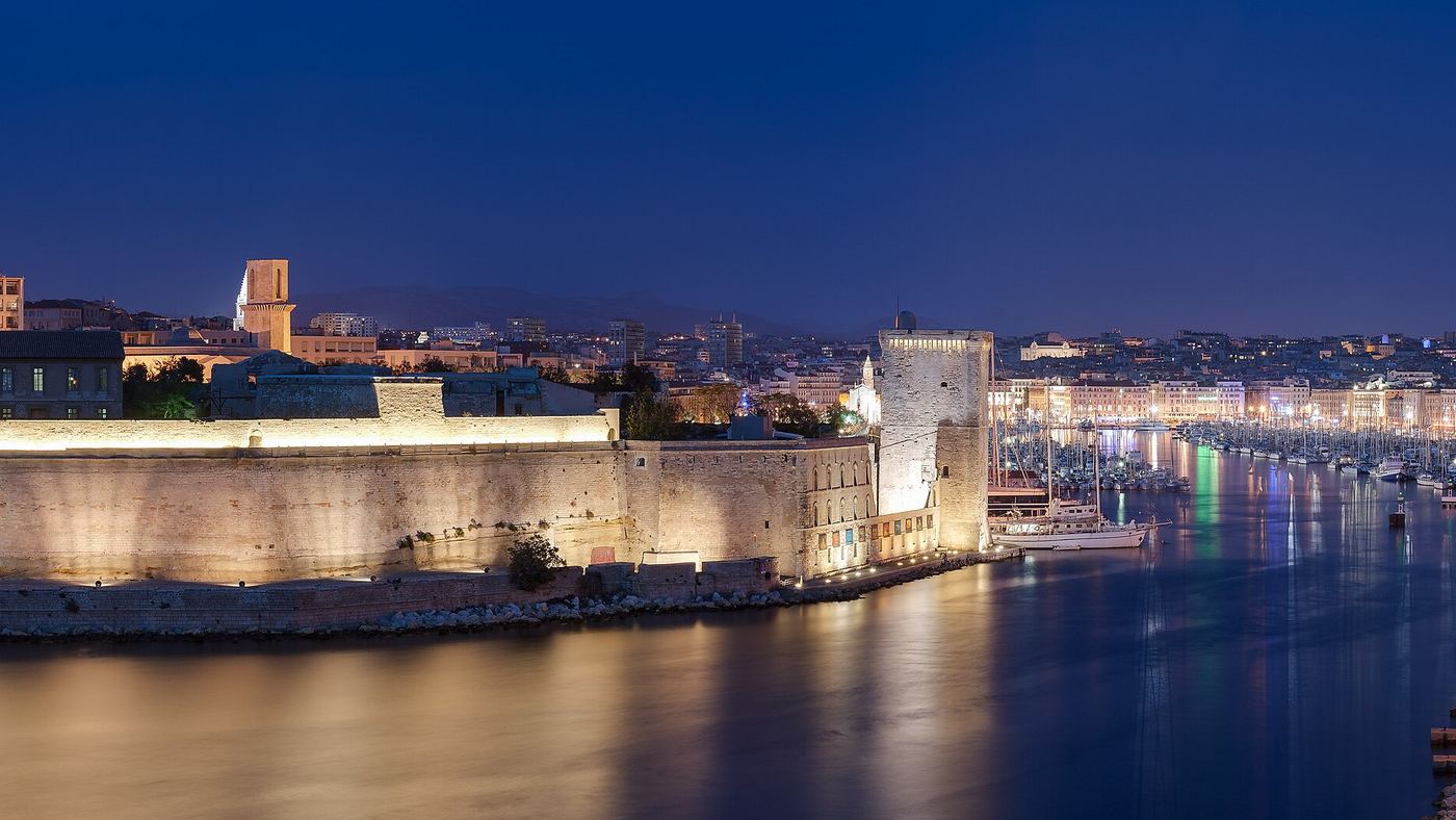 Le Vieux-Port de Marseille de nuit